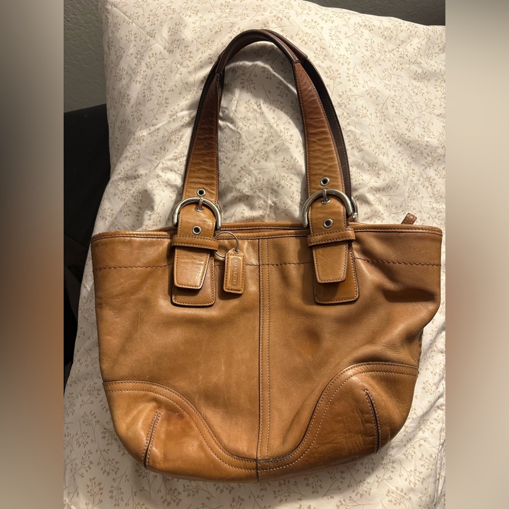 Beautiful Coach 9544 
Leather Tote Purse vintage